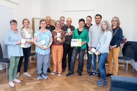Die Projektbeteiligten und Herr Müller von der Kerscher Stiftung (4. von links). (Foto: Tanja Elm).