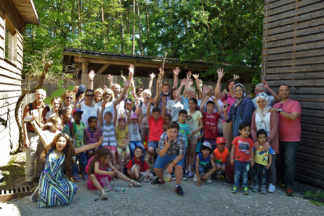 Gruppenfoto Familienpaten und ihre Patenkinder