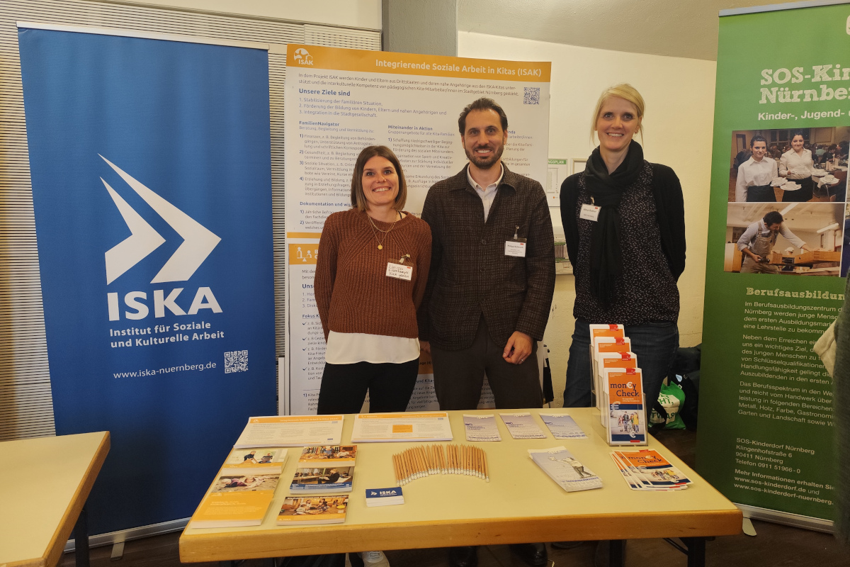 Larissa Eisenburger, Philipp Schmuck und Almut Büttner (v.l.) von der ISKA-Schuldnerberatung. (Foto: Marina Burkowski)