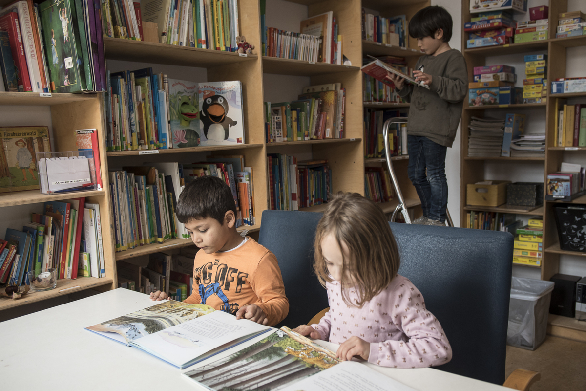 In der Bibliothek (Foto: Tanja Elm)