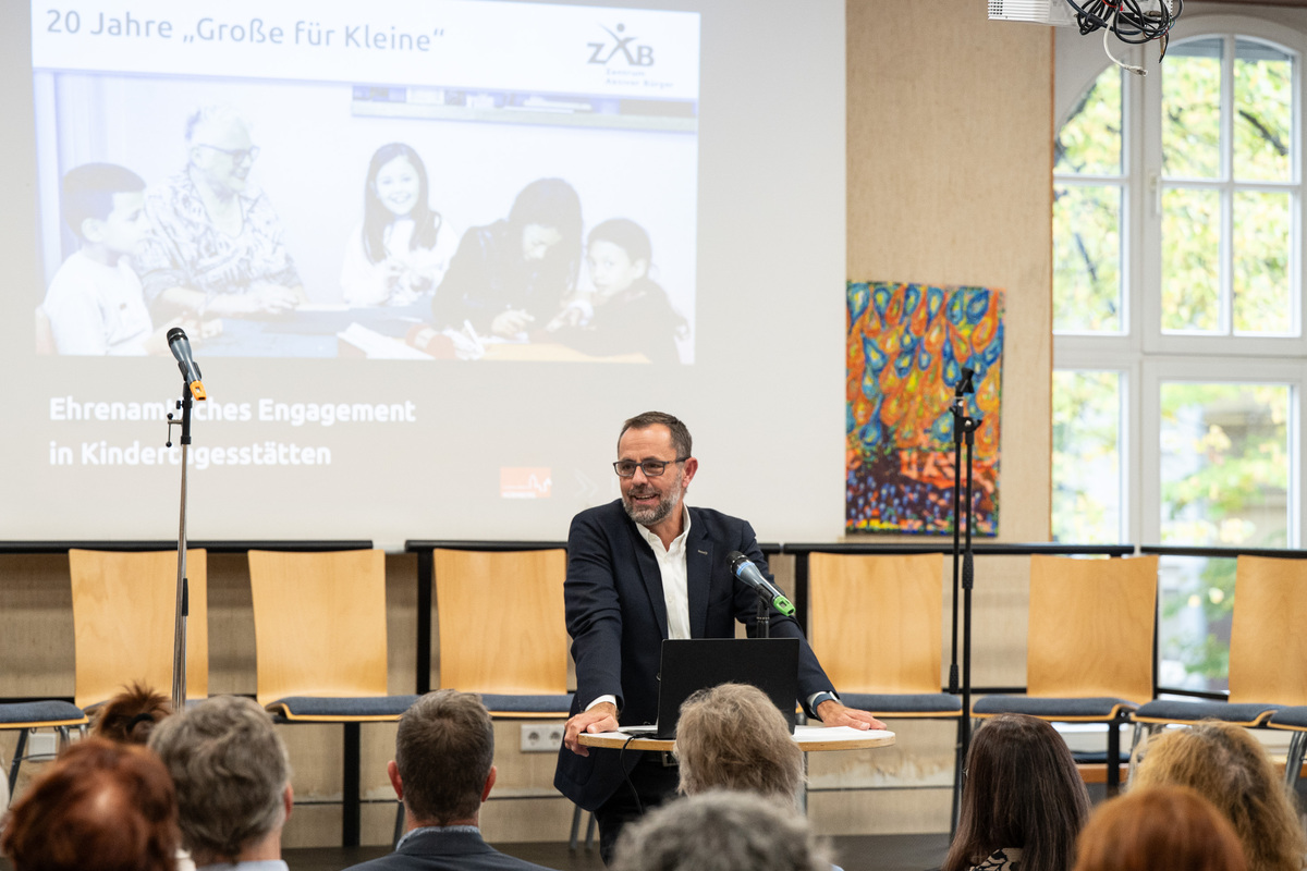 Ein Grußwort vom Jugendamt: Christian Erxleben Rester, Bereichsleitung Städtische Kindertagesstätten (Foto: Tanja Elm)