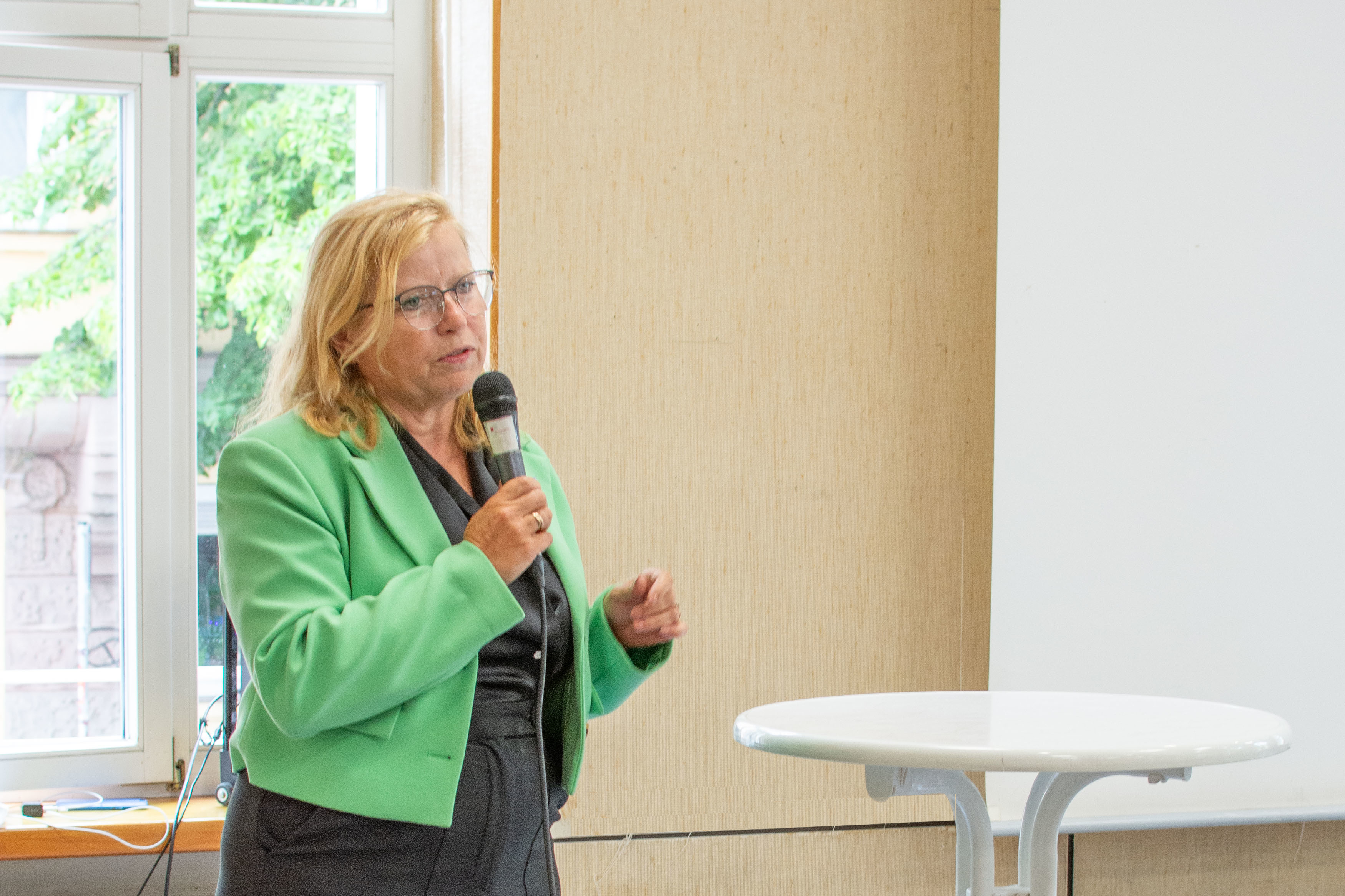 Ehrenamtsbeauftragte Gabi Schmidt bei ihrer Ansprache.
